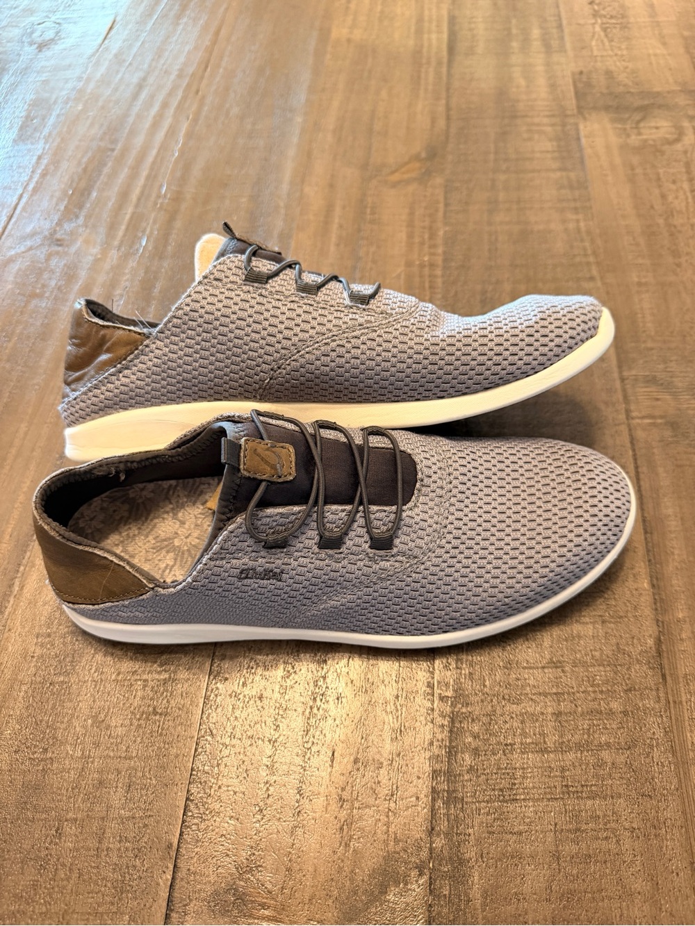 OluKai Alapa Li Sneakers Men's Size 10 Grey Mesh Leather Toggle 10395-25TW